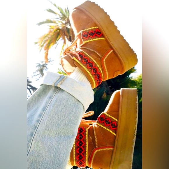 NEW UGG - Classic Mini II Braid Platform - Picture 6 of 16